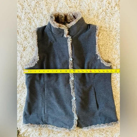 J Jill Vest Grey With Faux Fur Collar. - Picture 4 of 10